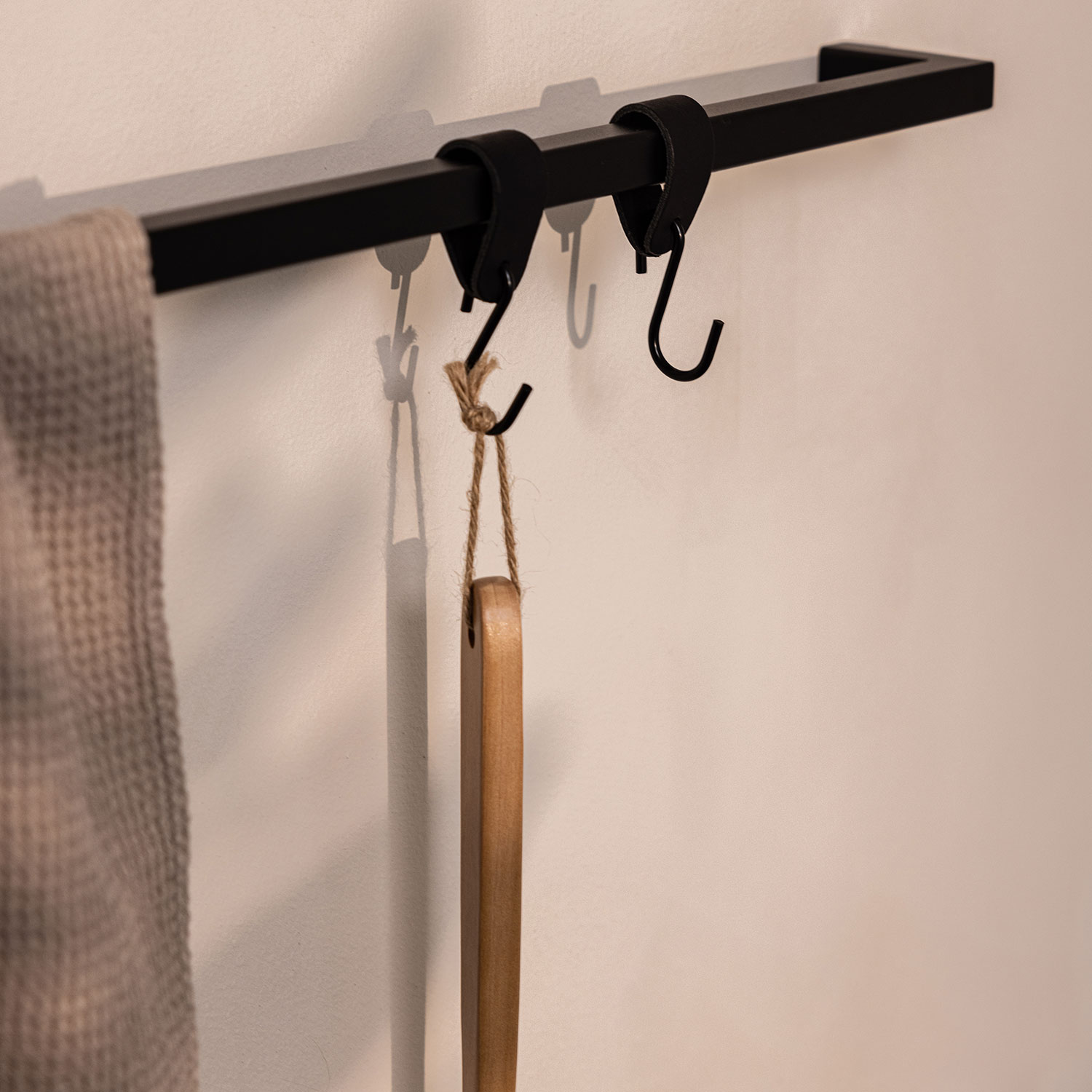 metallbude vana handtuchhalter schwarz eckig handtuch buerste close up 96767