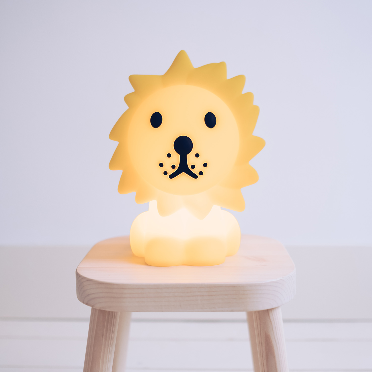 mr maria lion first light beleuchtet 81548
