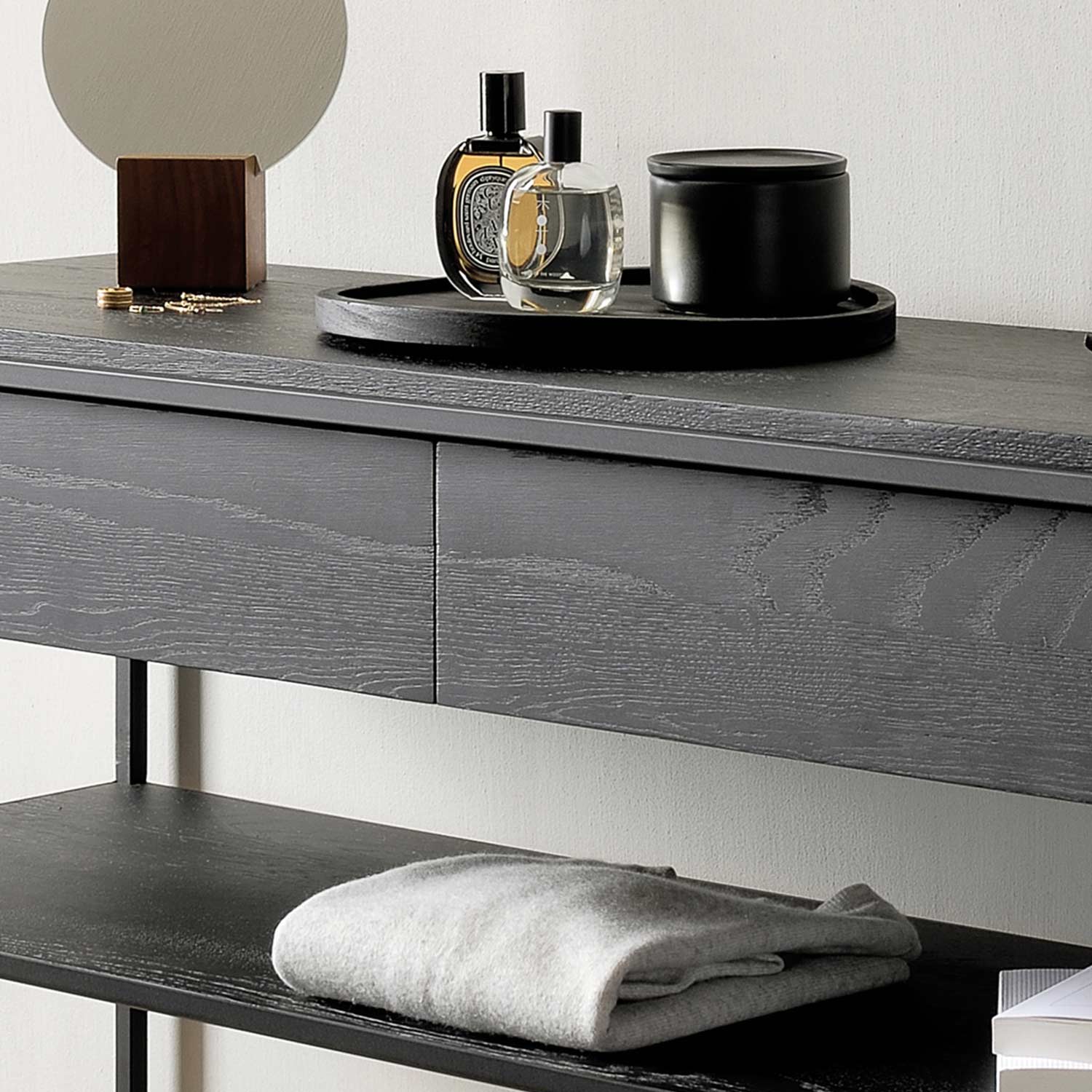 ethnicraft monolit konsole ambiente flur schwarz close up 83962