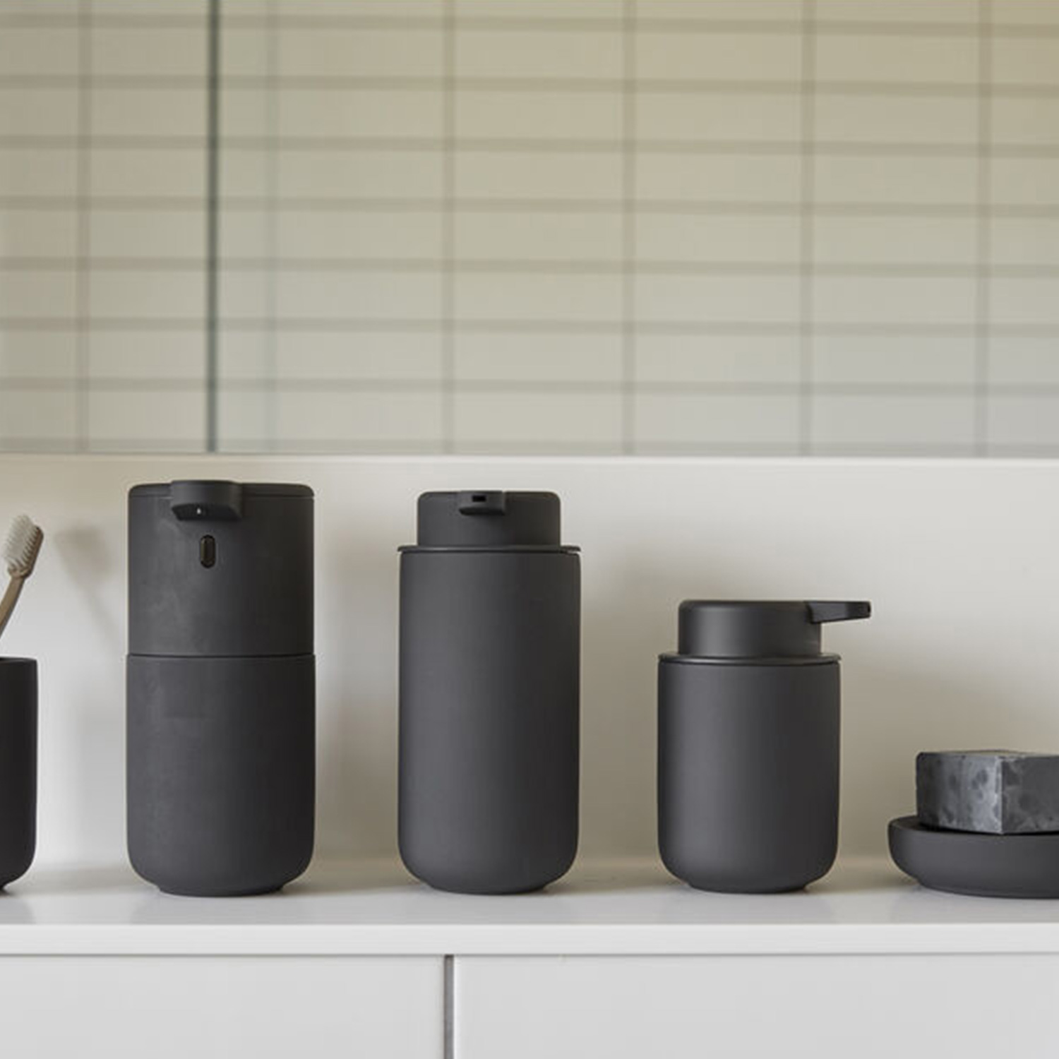 Zone Denmark Ume Seifenspender 250 ml schwarz Ambiente 4 105190