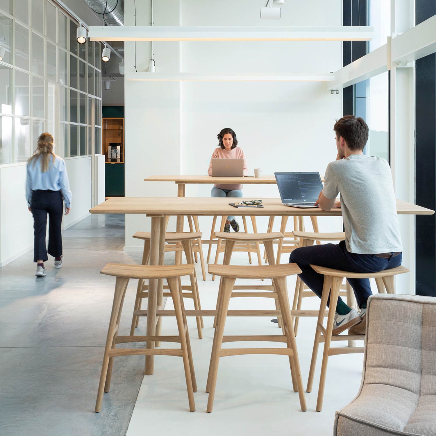 ethnicraft osso barhocker ambiente menschen 84152