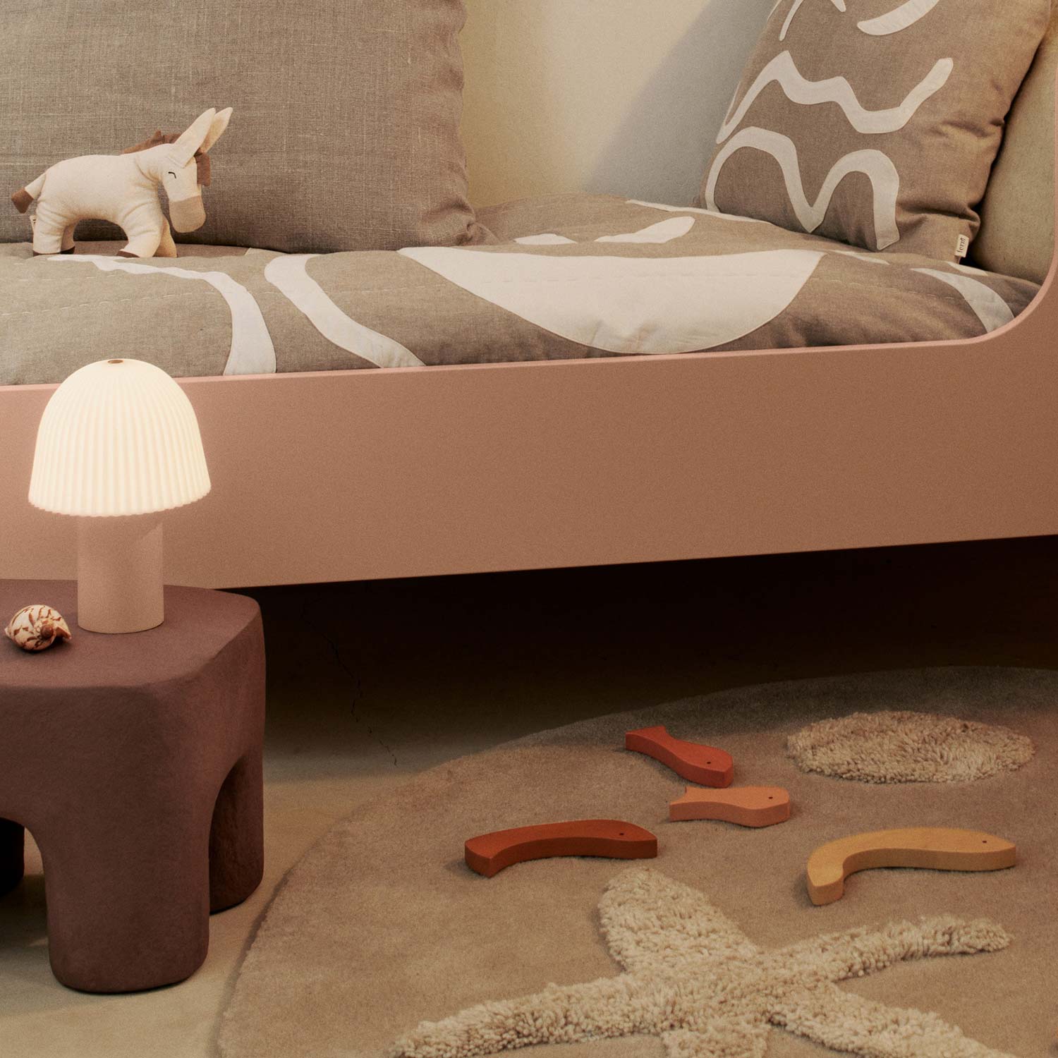 Ferm Living - Frill tragbare Leuchte cashmere/white