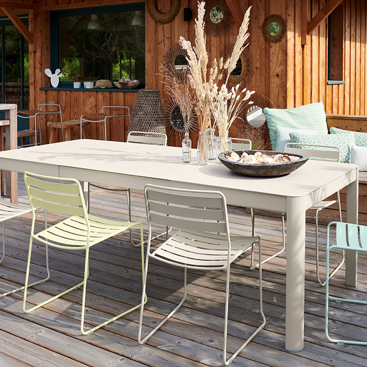 fermob tibambelle tisch  lehmgrau terrasse 105690