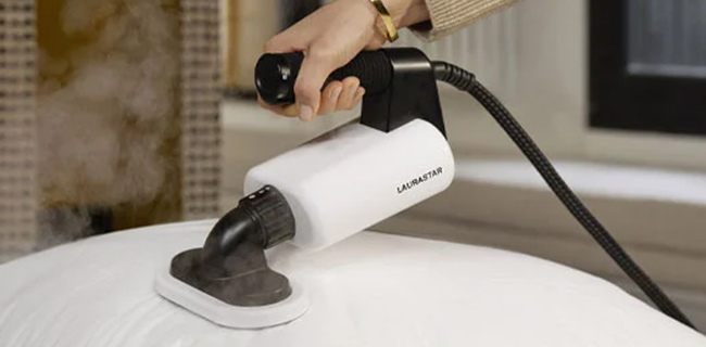 Laurastar Aura Dampfreiniger im Einsatz