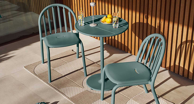 Fatboy Aktion Fred‘s Outdoor Tisch rund auf Terrasse