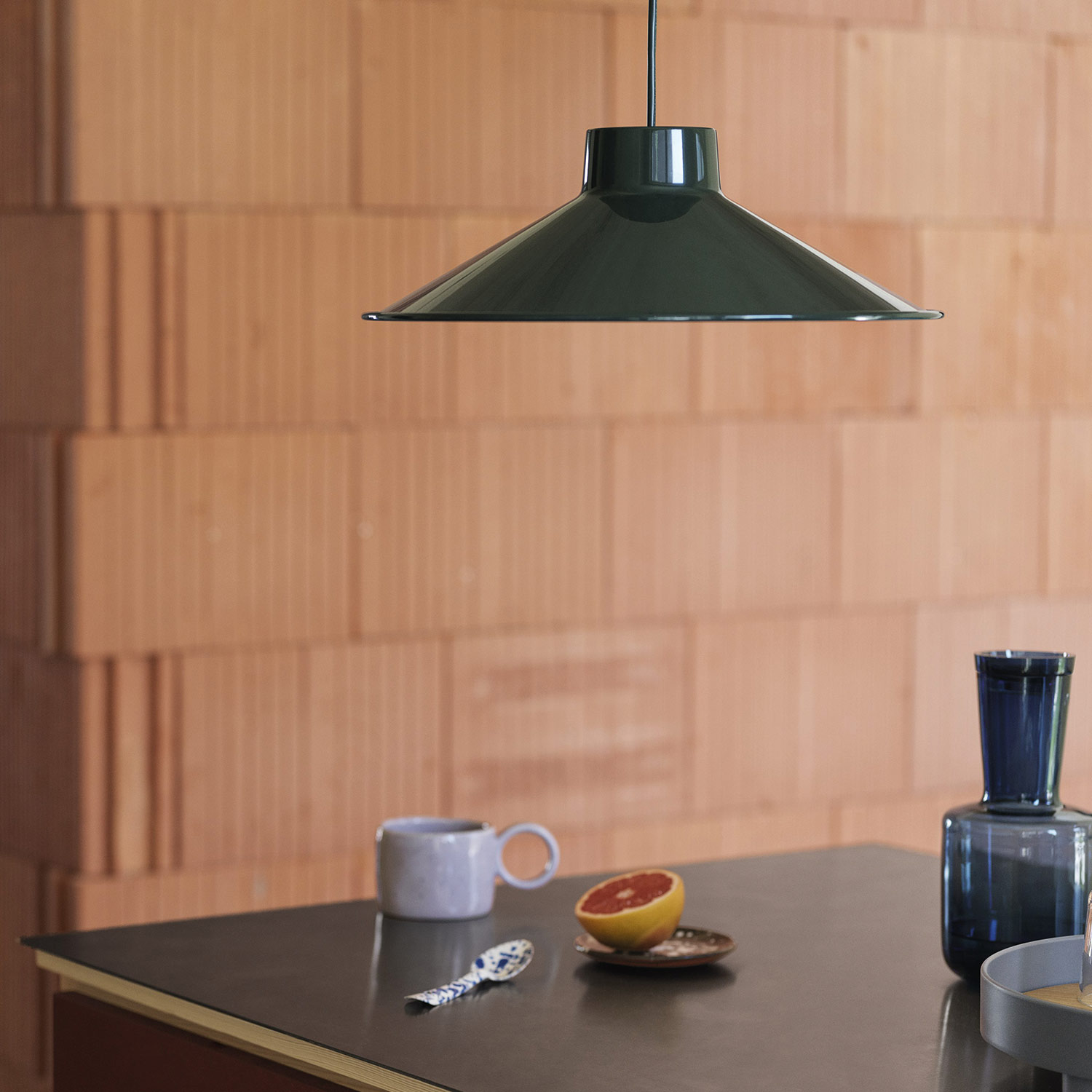 muuto top pendant leuchte ambiente gruen 84695