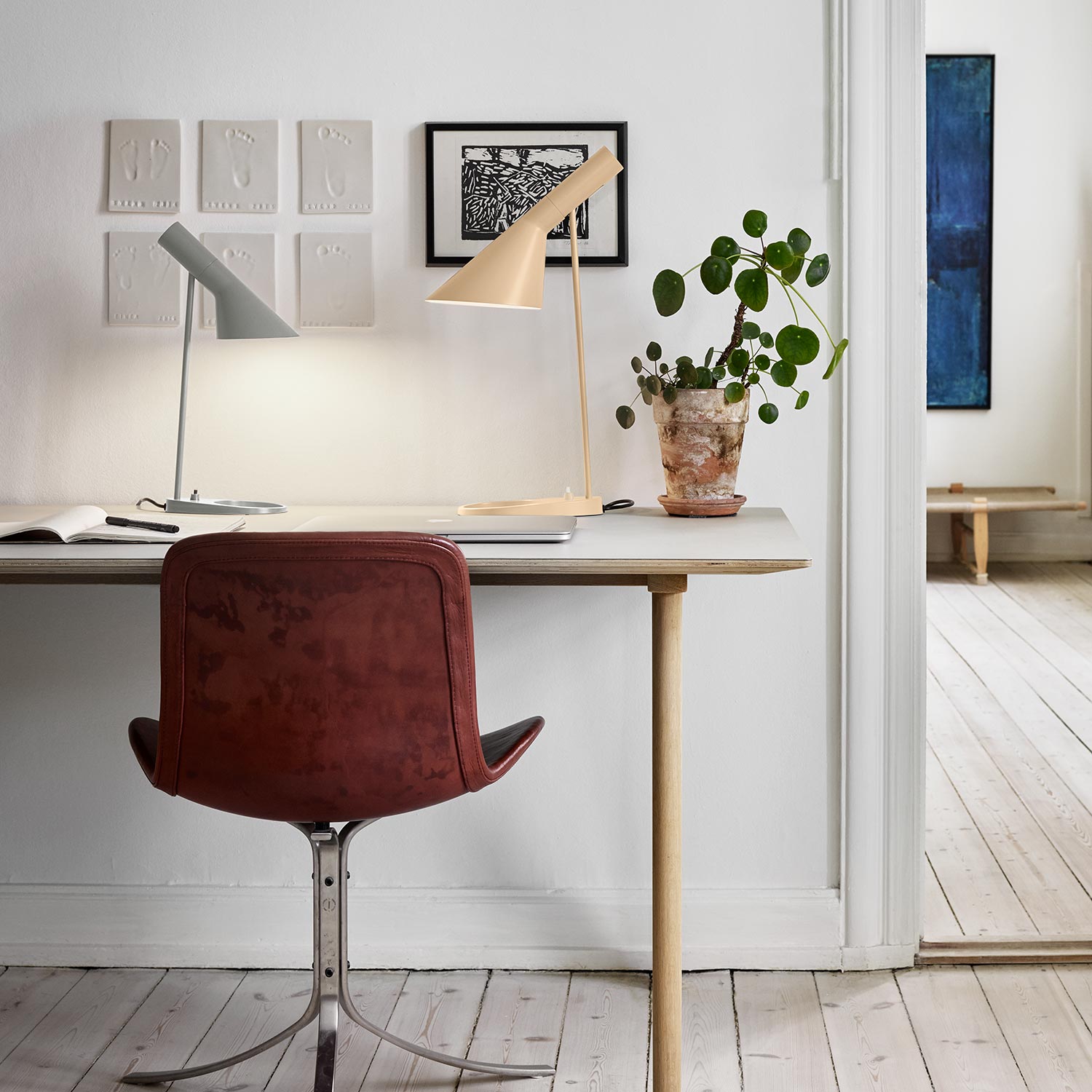 Lous Poulsen AJ Mini warm grey und normale tischleuchte 106017