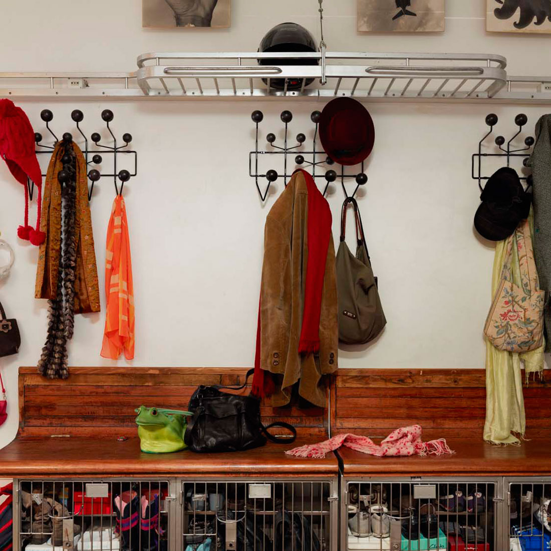 vitra hang it all esche schwarz schwarz 2