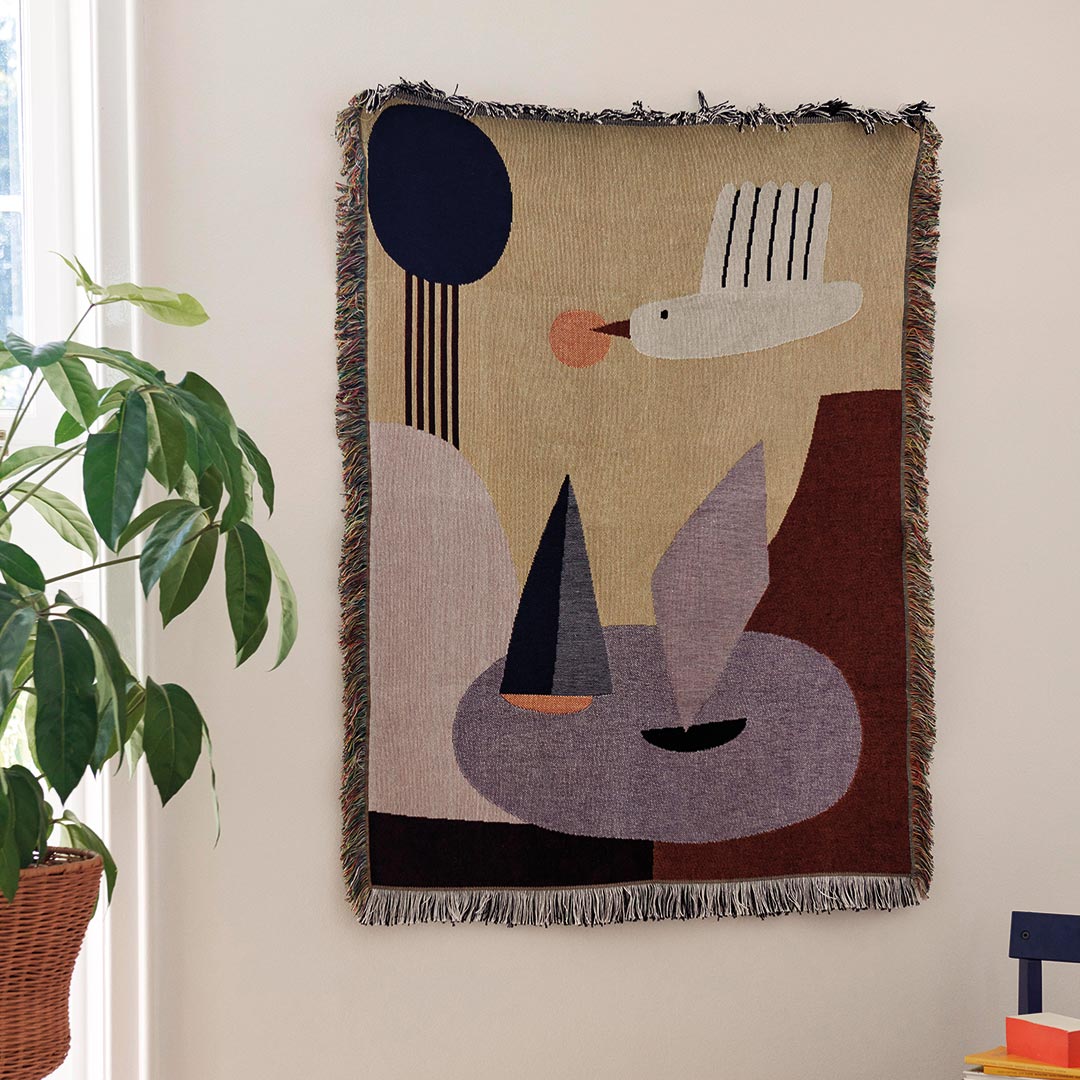 ferm living bird tapestry decke close up ambiente 84866