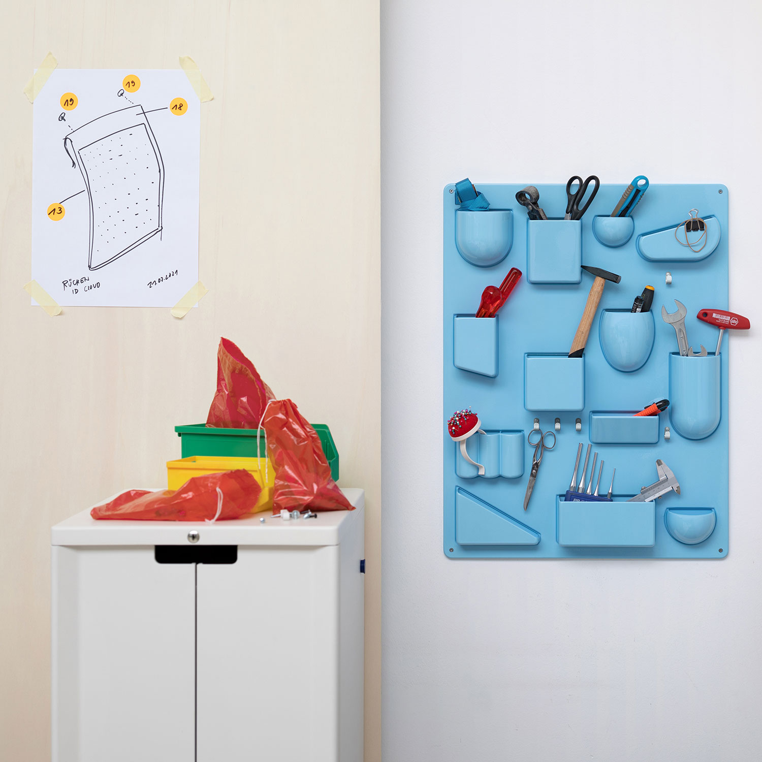 vitra Uten Silo RE II  horizon blue mit werkzeug 107089