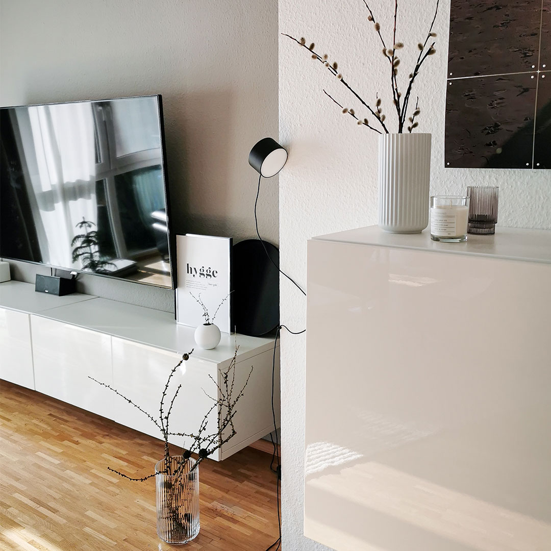 raum blick lyngby porzellan vase weiss muuto post wandlampe schwarz 51208