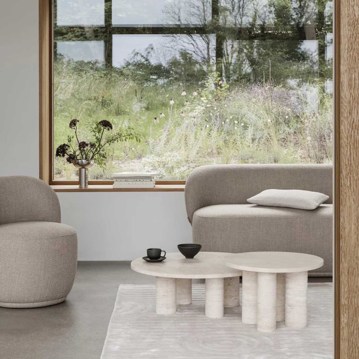 blomus kuon drehsessel im Wohnzimmer 102600