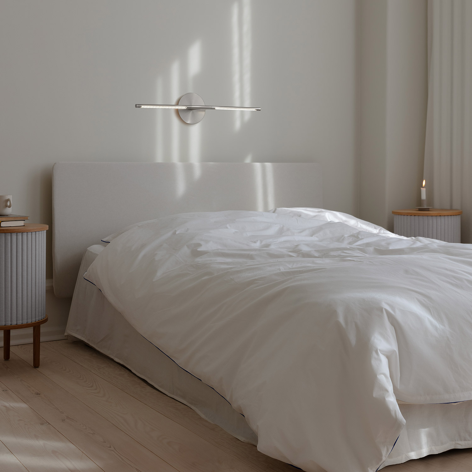 UMAGE Omni Wandlampe stahl ueber bett 106518