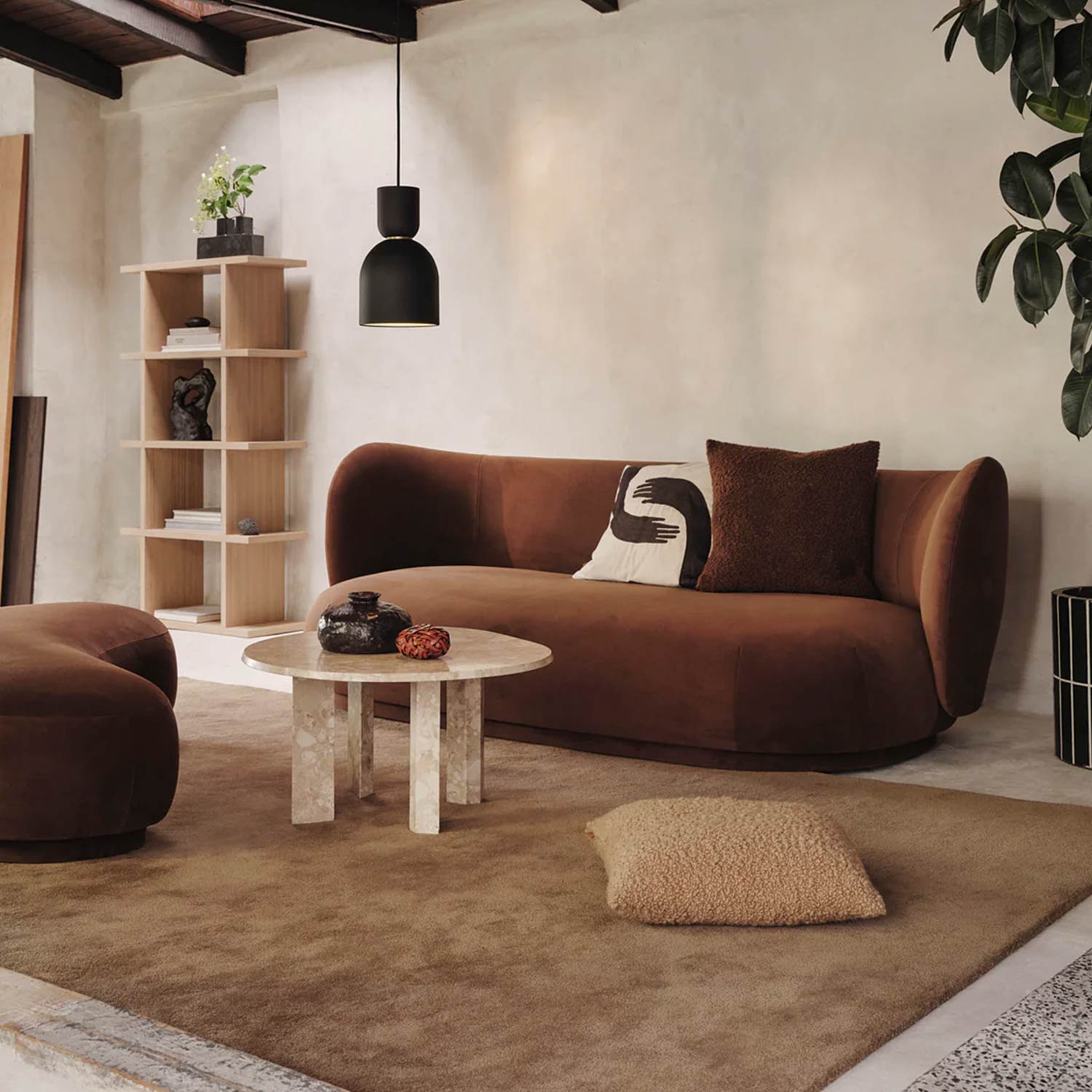 ferm LIVING Stille Tuftingteppich rechteckig toffee im Wohnzimmer 104375