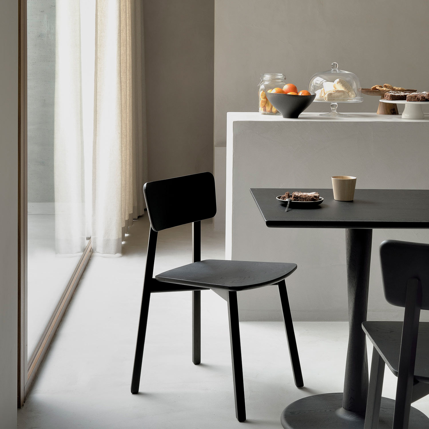 ethnicraft casale stuhl schwarz ambeinte close up cafe 88243