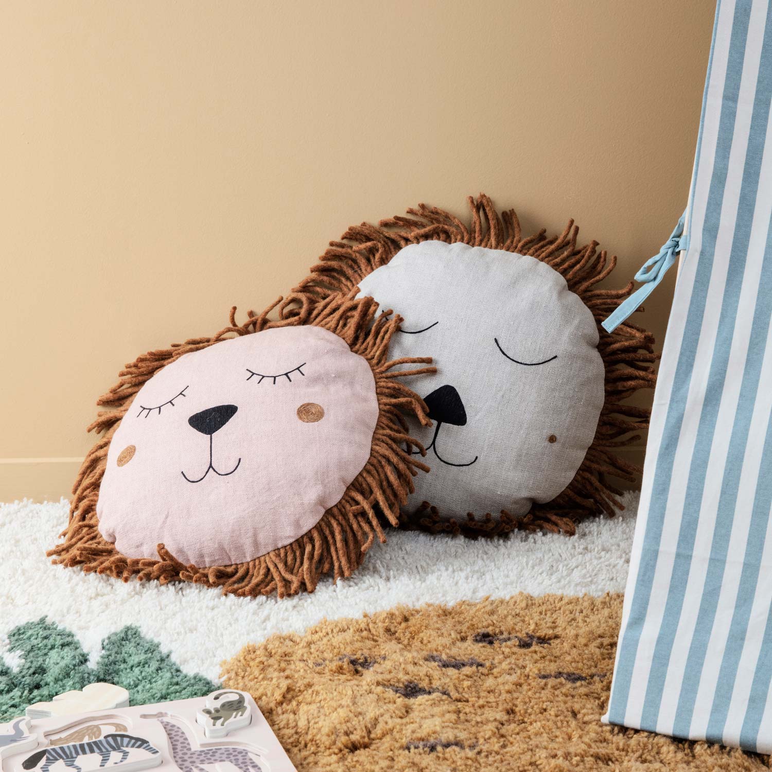 ferm living Safari Kissen Lion rose 2