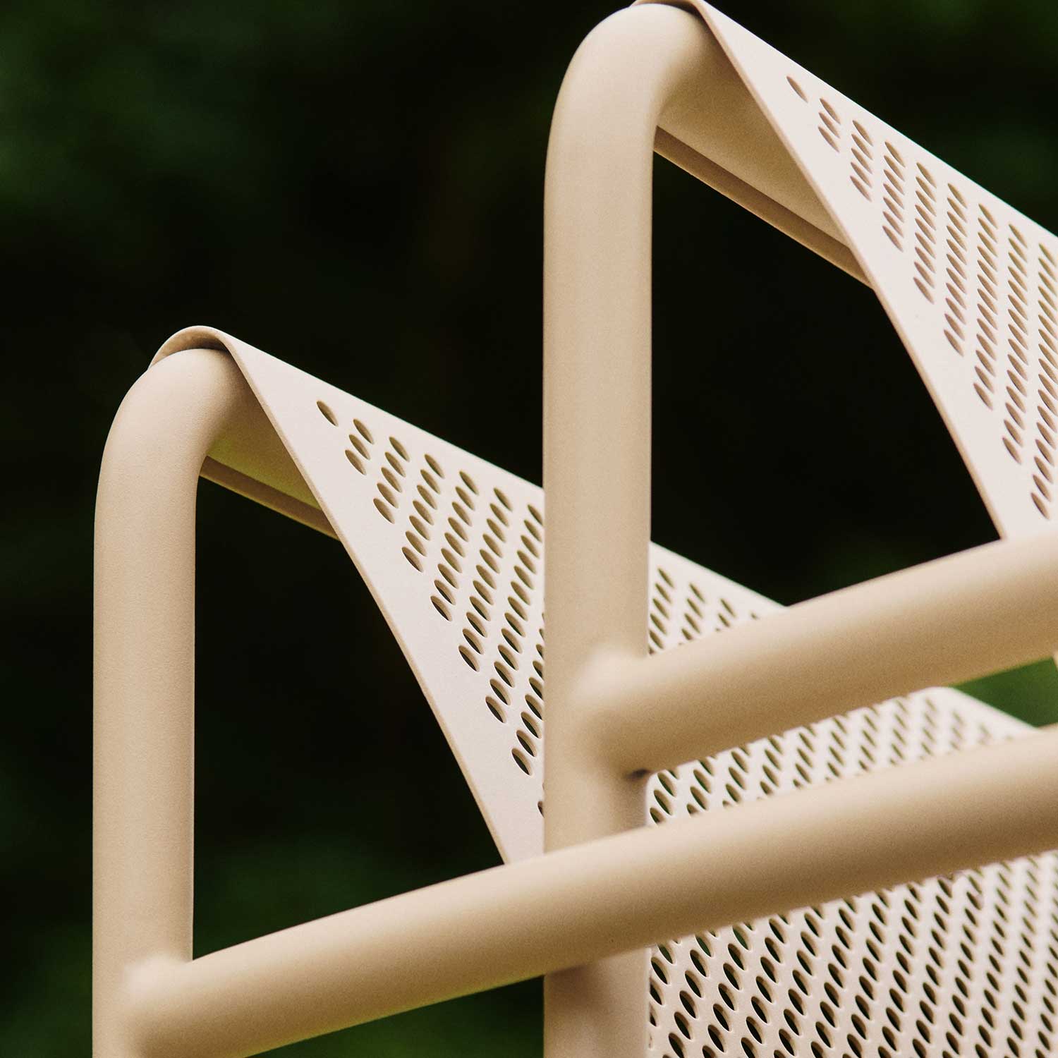 Ferm Living - Dapple Outdoor Stuhl breit cashmere