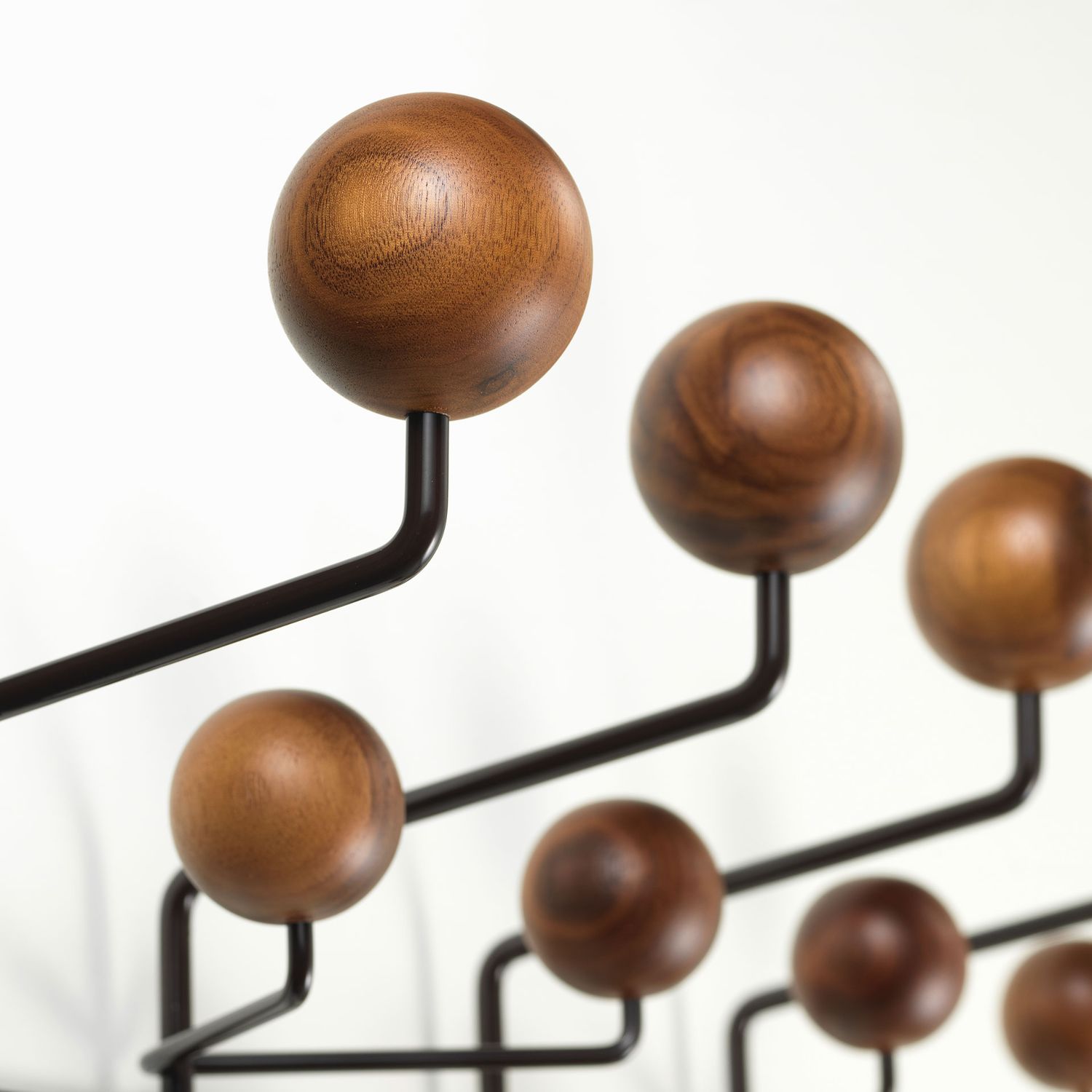 Vitra - Hang it all Garderobe Nussbaum natur