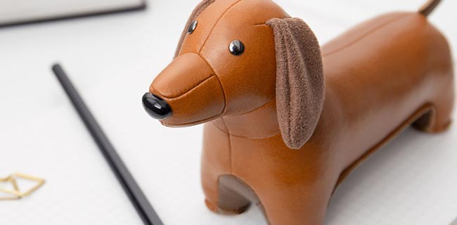 Züny Dackel Briefbeschwerer