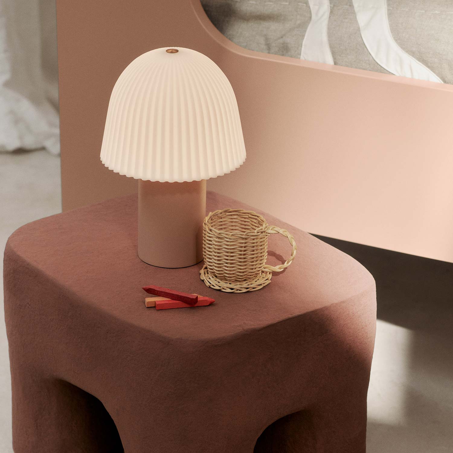 Ferm Living - Frill tragbare Leuchte cashmere/white