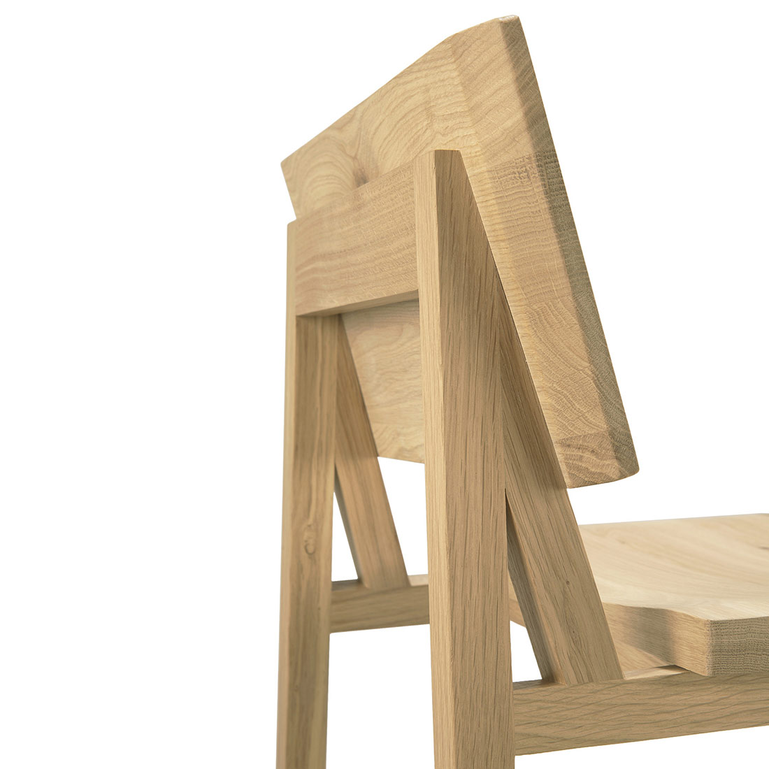 ethnicraft n4 50077 bar hocker freisteller close up lehne schraeg 89247