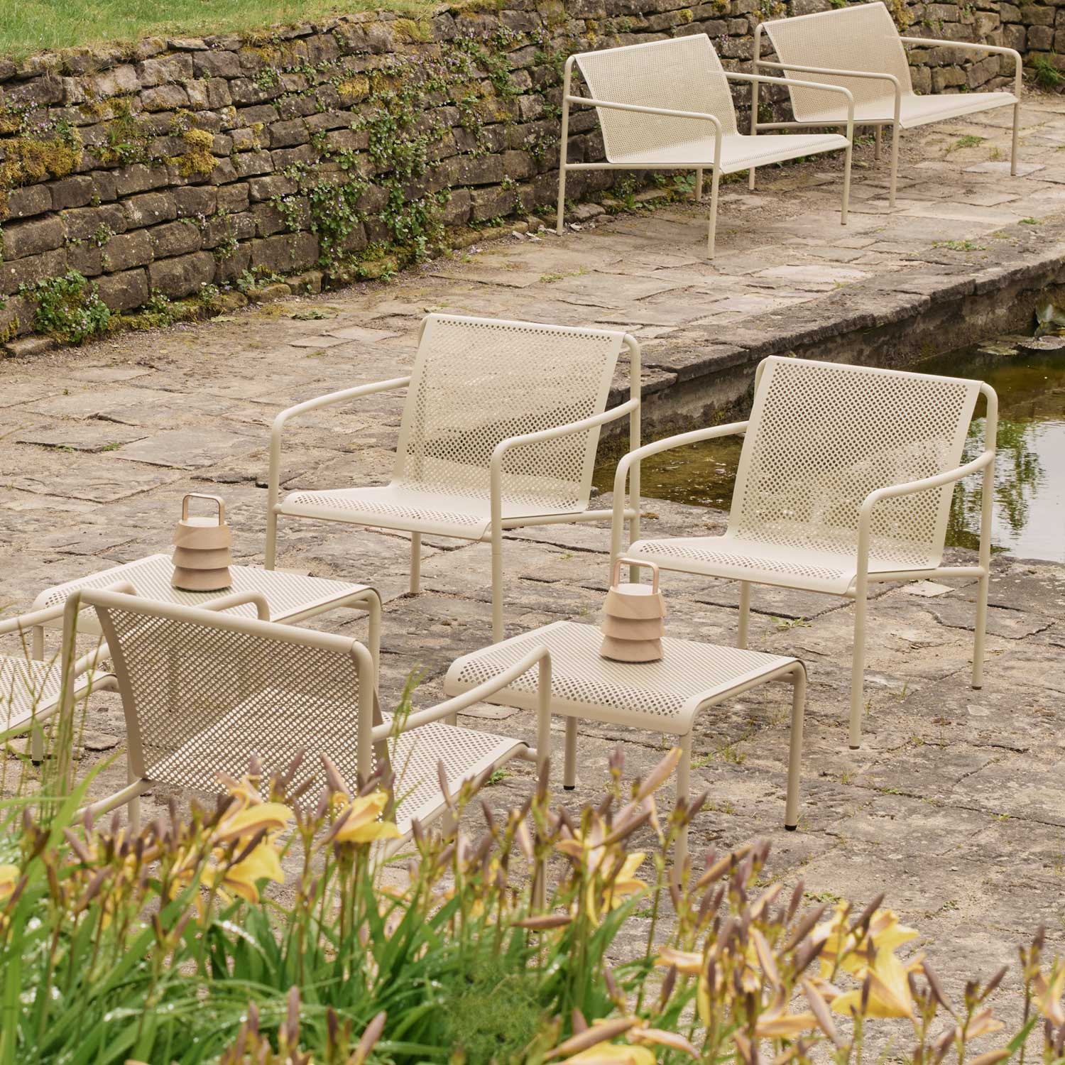 Ferm Living - Dapple Outdoor Stuhl breit cashmere