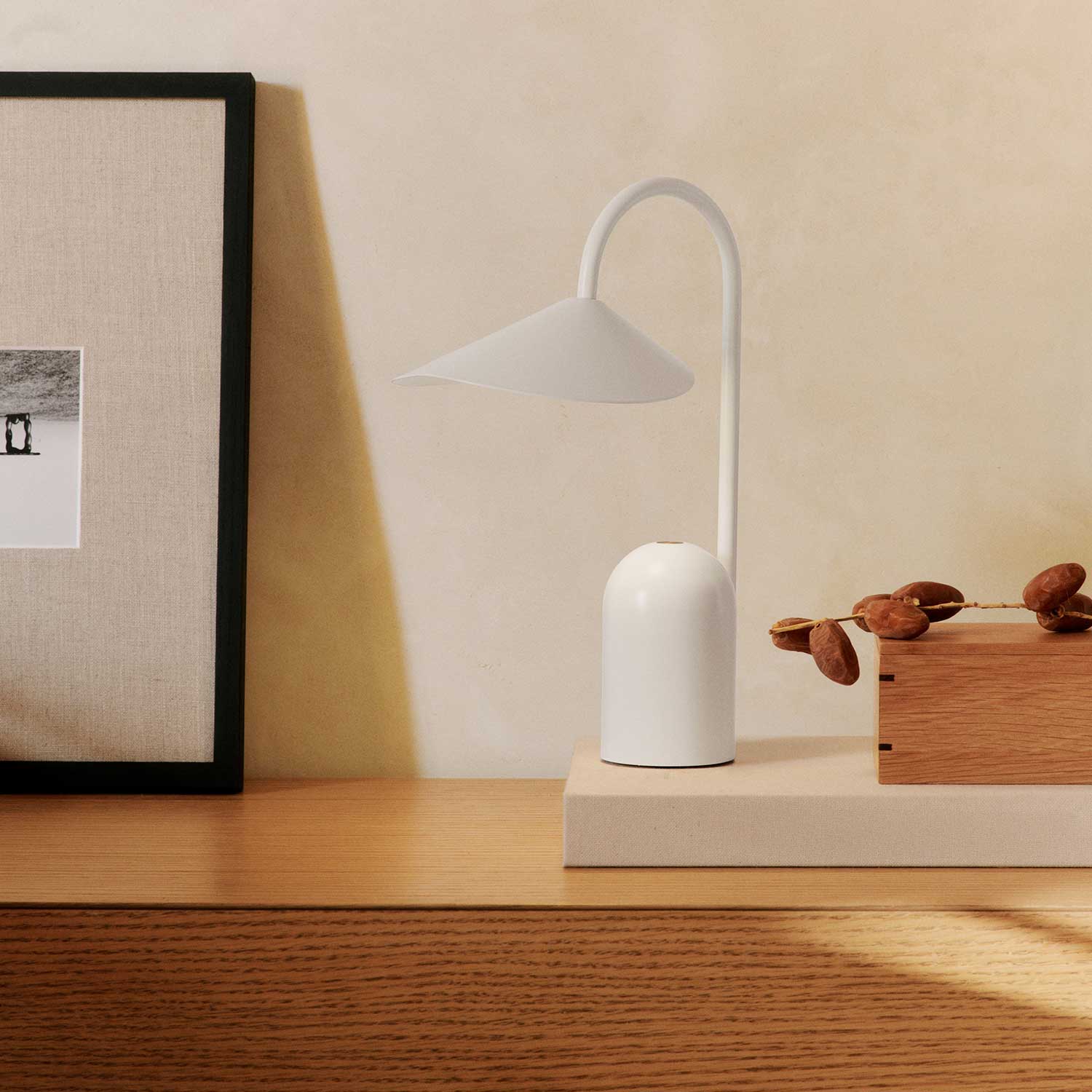 Ferm Living - Arum tragbare Leuchte cashmere