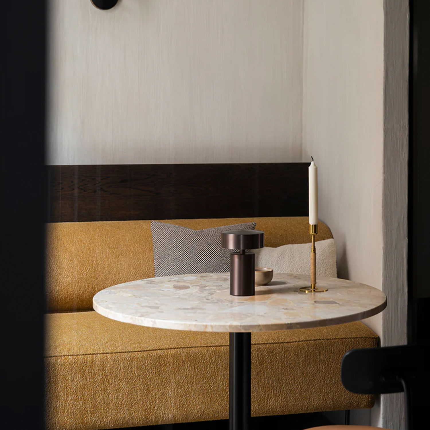 Audo - Column Tischleuchte Aluminium gebürstet