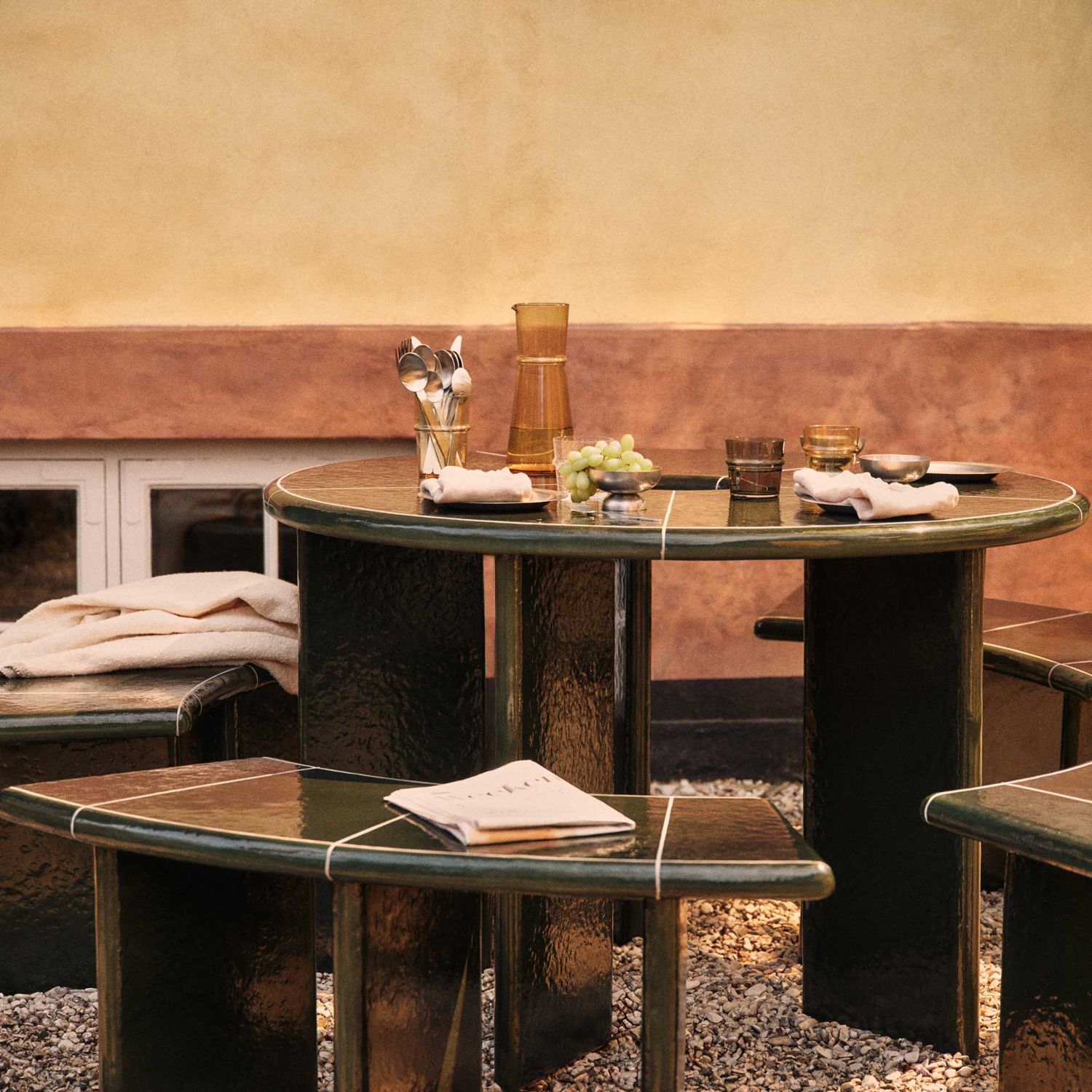 Ferm Living - Deya Bank dunkelgrün