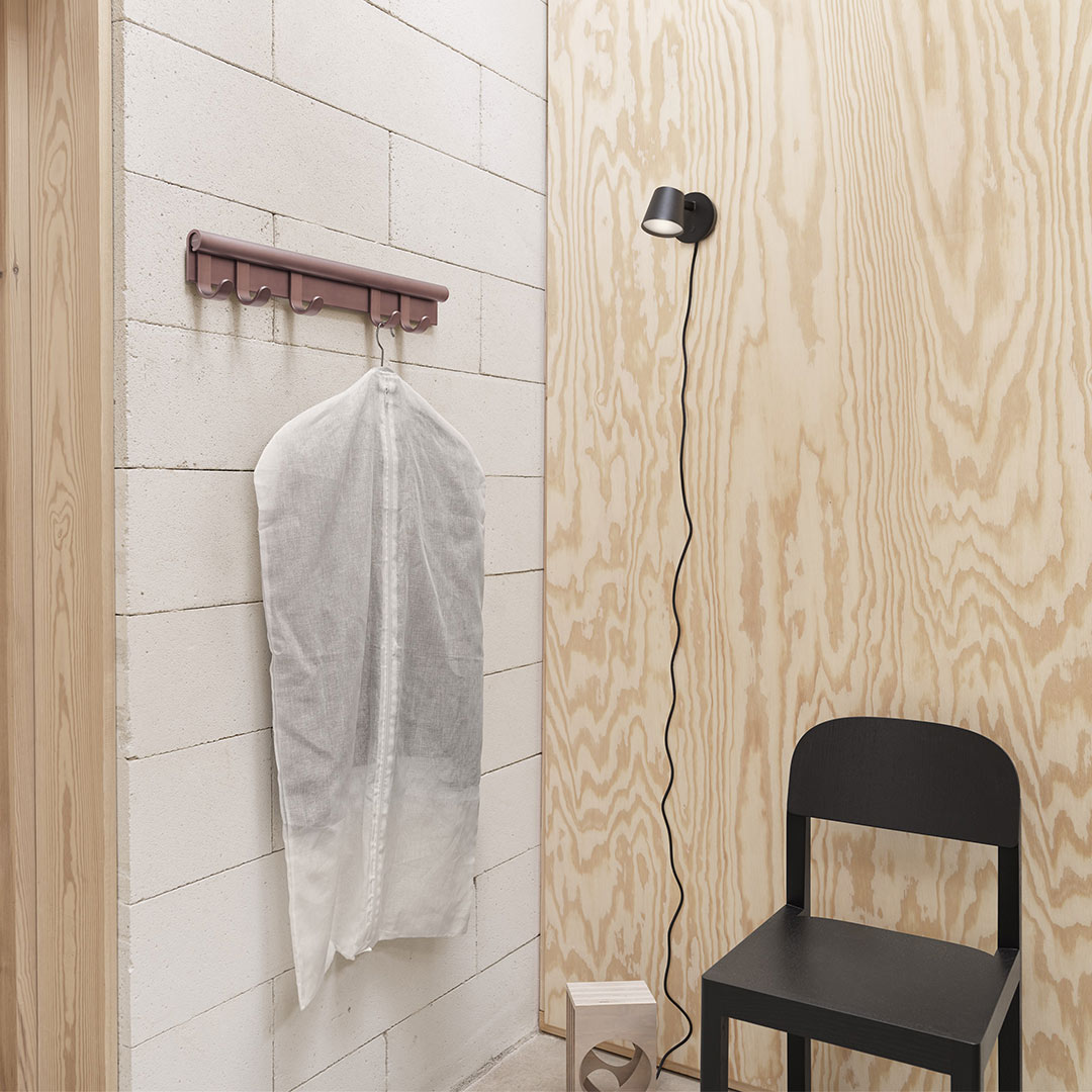 muuto coil coat rack plum 75277