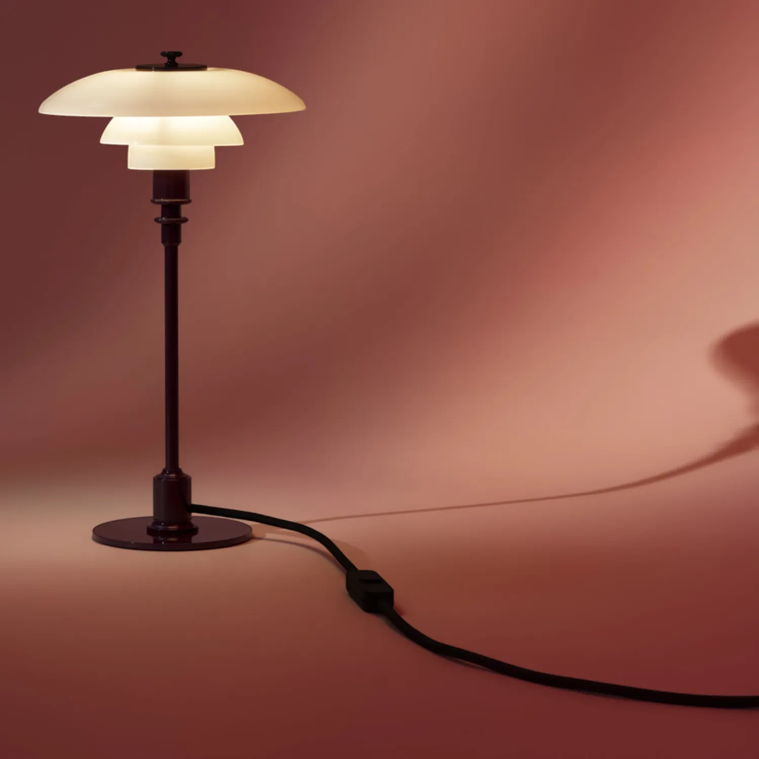 Louis Poulsen - PH 2/1 Tischleuchte glossy burgundy