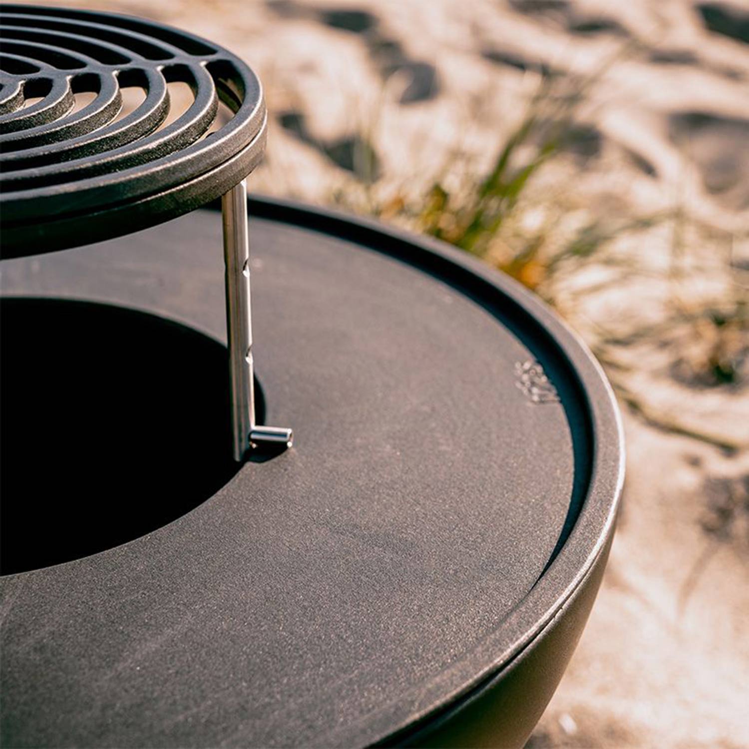 hoefats bowl 57 sear grate grill close up 94917