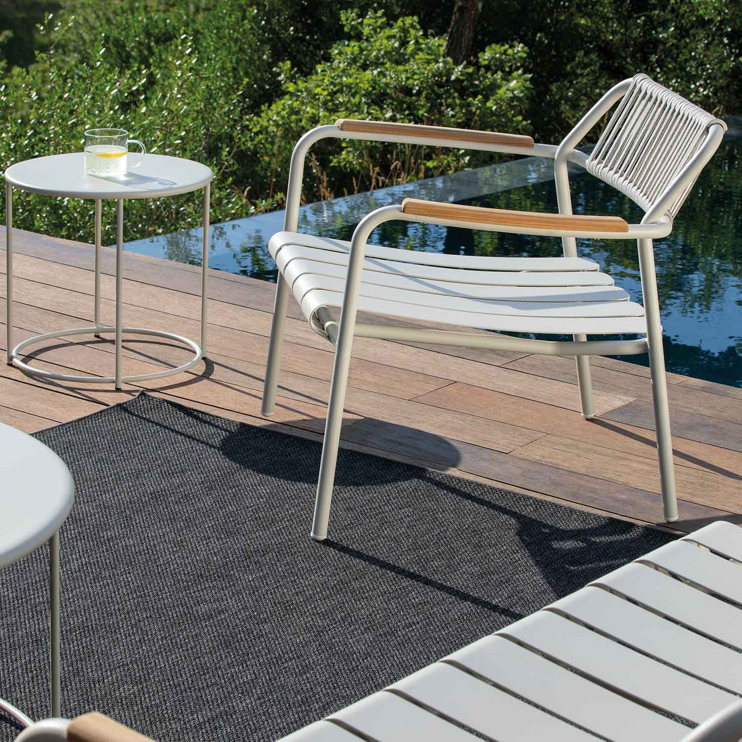 Vermobil - Daisy Couchtisch rund Ø 60 cm terracotta