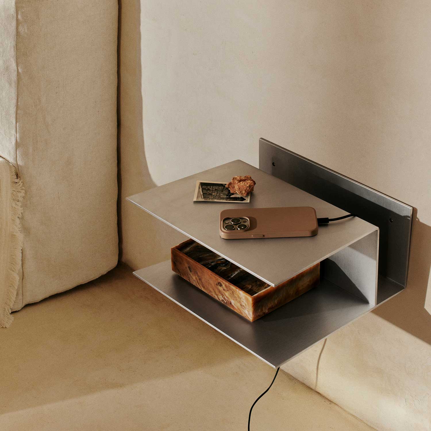 Ferm Living - Lager Nachttisch Aluminium