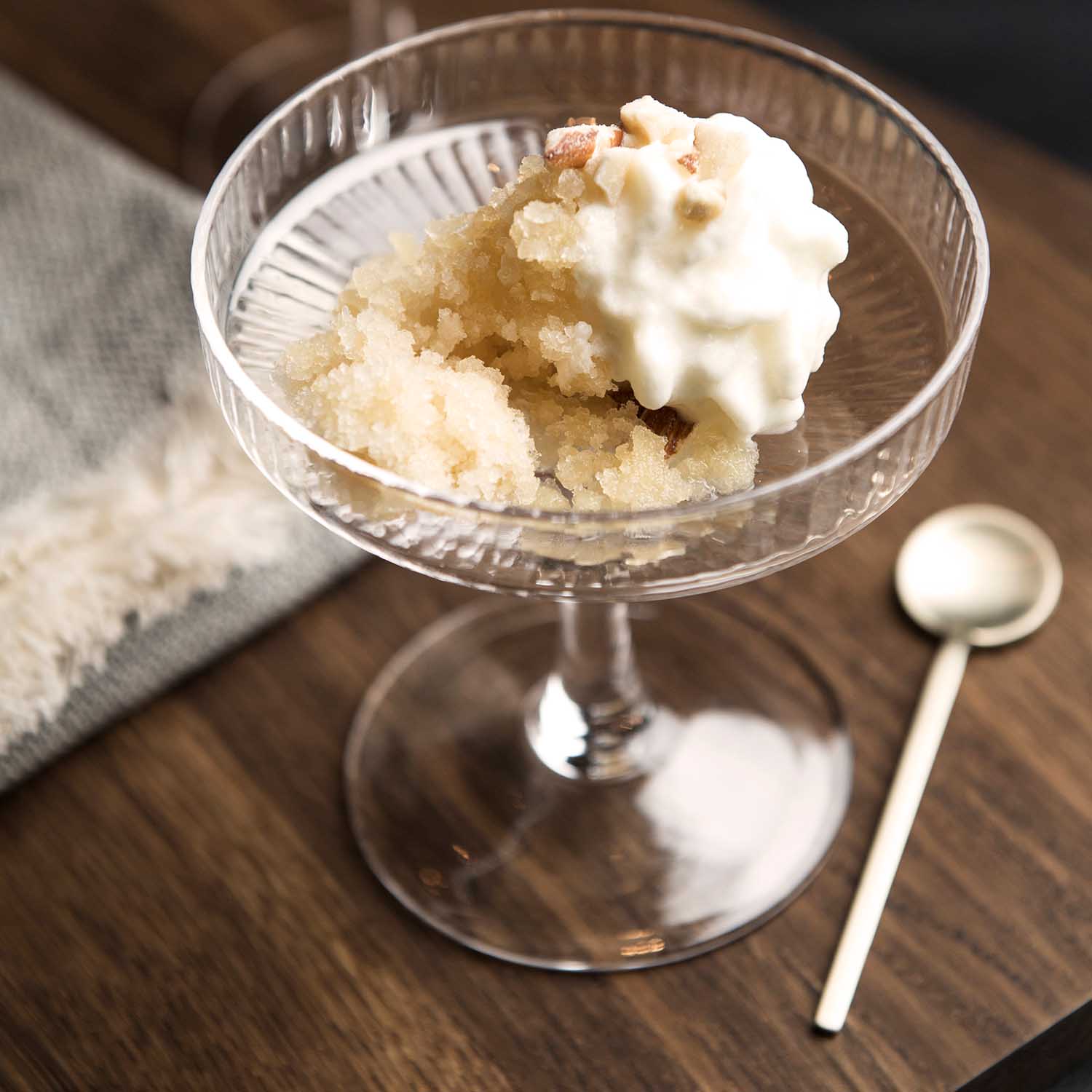 Sspeise in Chamapgnerglsern Ripple Ferm Living