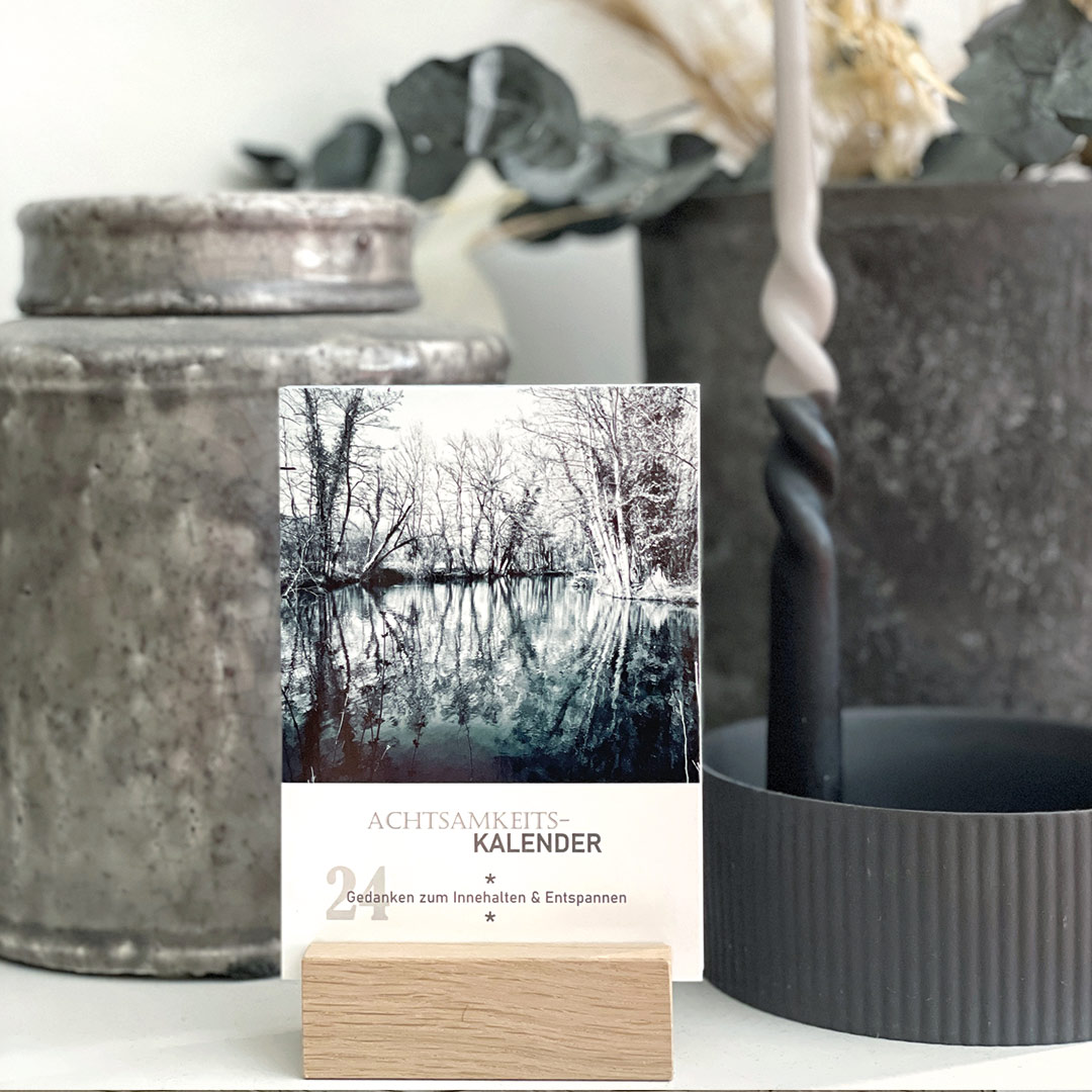 julia kienzle achtsamkeitskalender front bild ambiente 84351