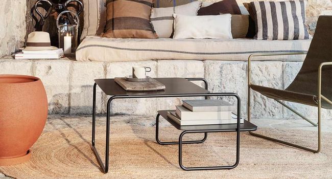 Ferm Living Couchtisch Level Couchtisch neben Sofa und Sessel