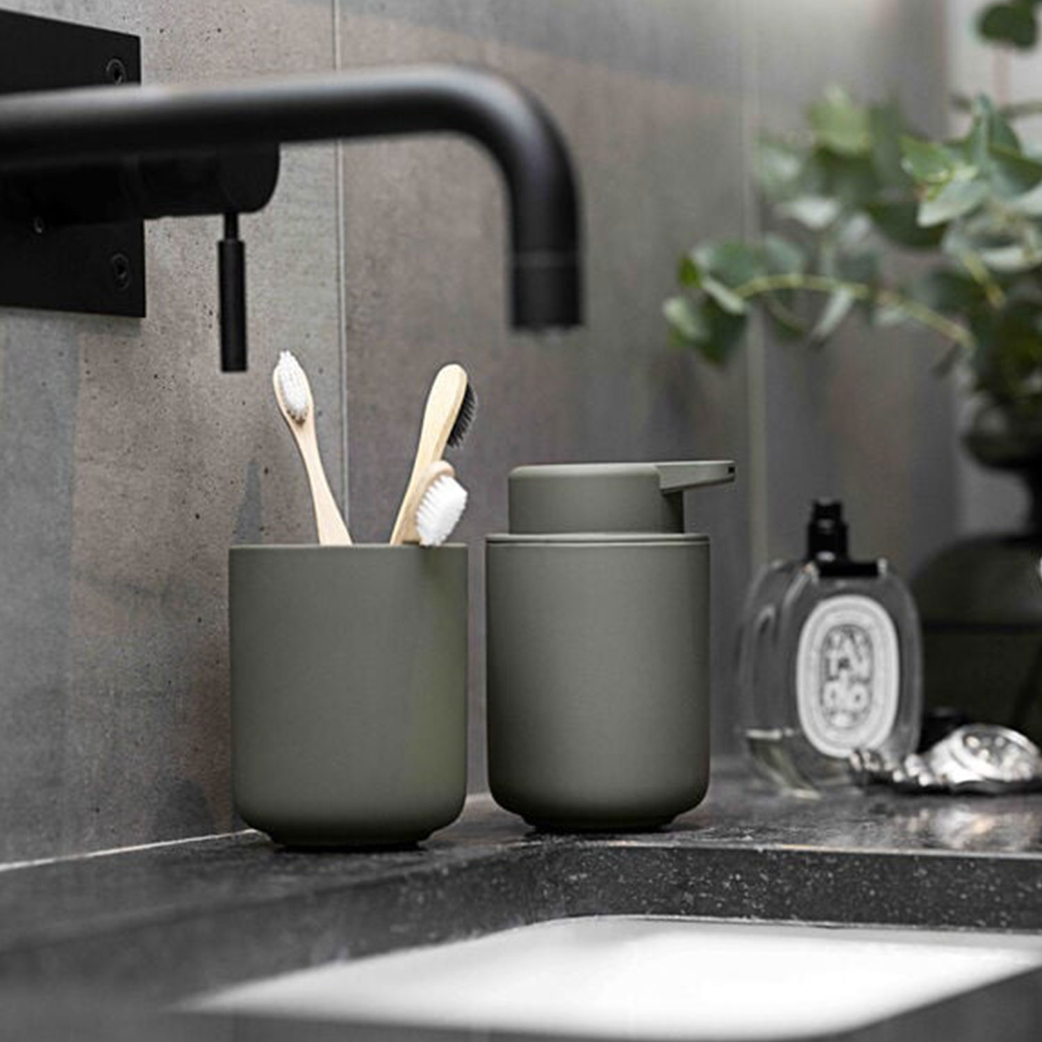 Zone Denmark Ume Seifenspender 250 ml schwarz Ambiente 10 105196