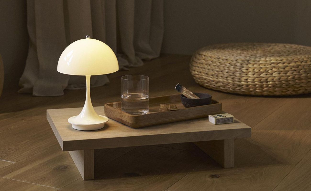Leuchten-Louis-Poulsen-auf-Couchtisch.jpg