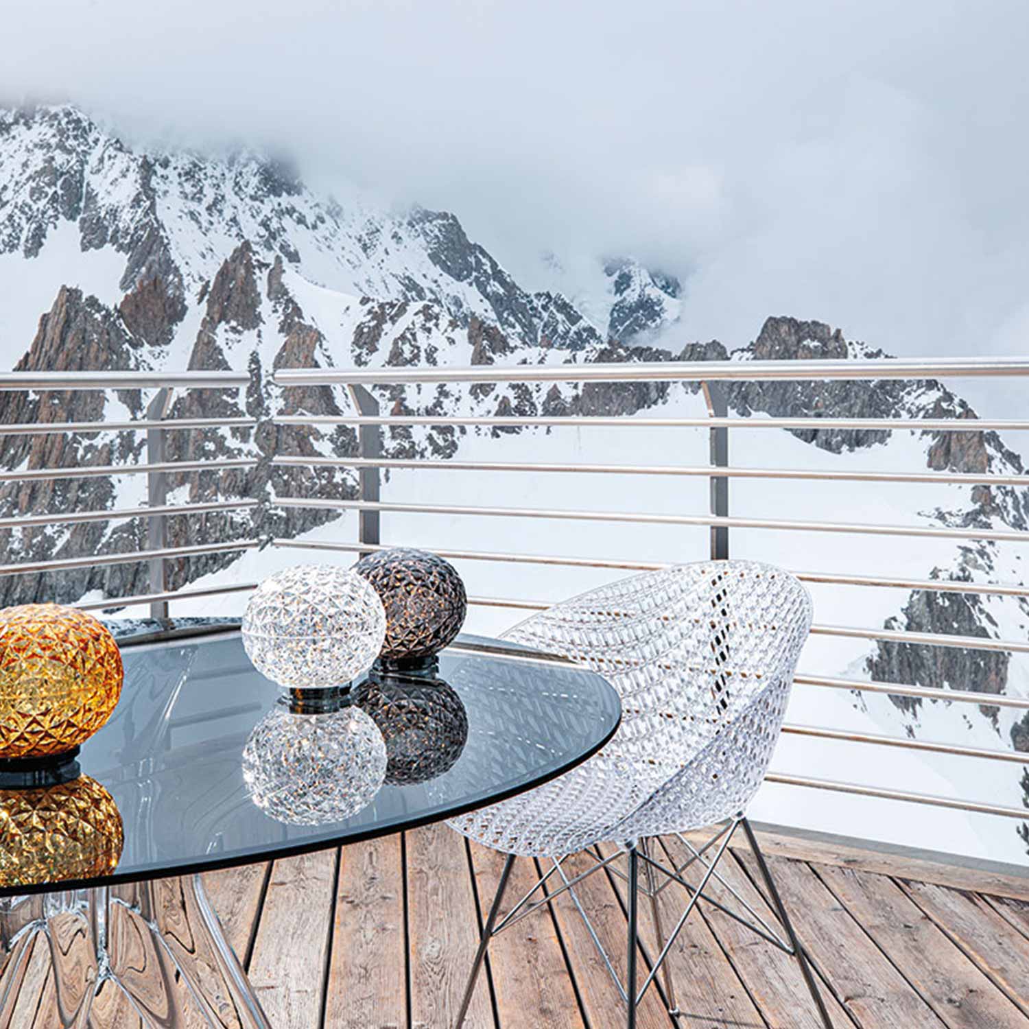 kartell planet appoggio leuchte ambiente schnee close up outdoor 87502