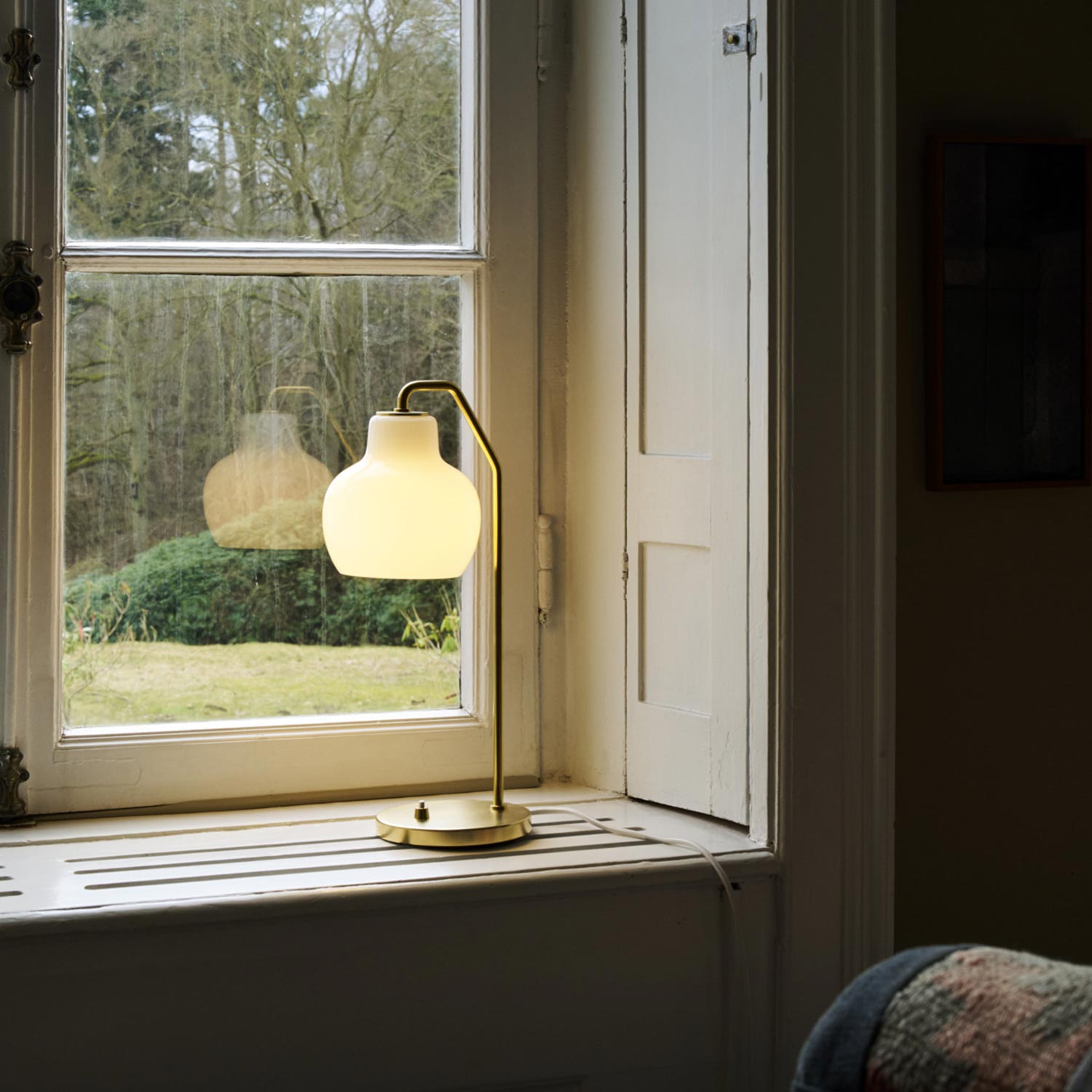 Louis Poulsen - VL Ring Crown Tischlampe brass/opal