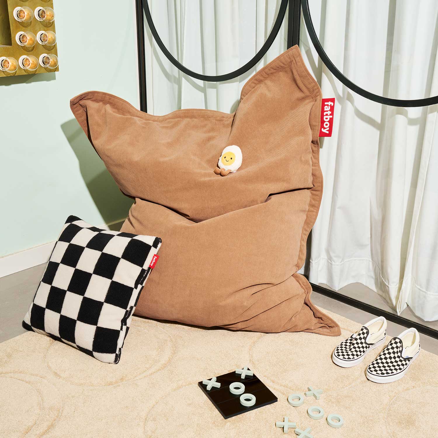 fatboy square pillow teddy chess black ecru mit sitzsack 105755