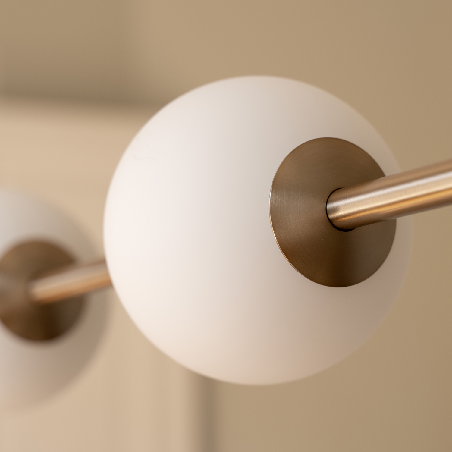 UMAGE - Audrey Linear Pendelleuchte messing