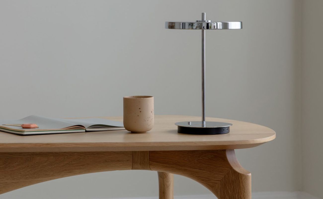 Leuchten Umage Asteria auf Tisch