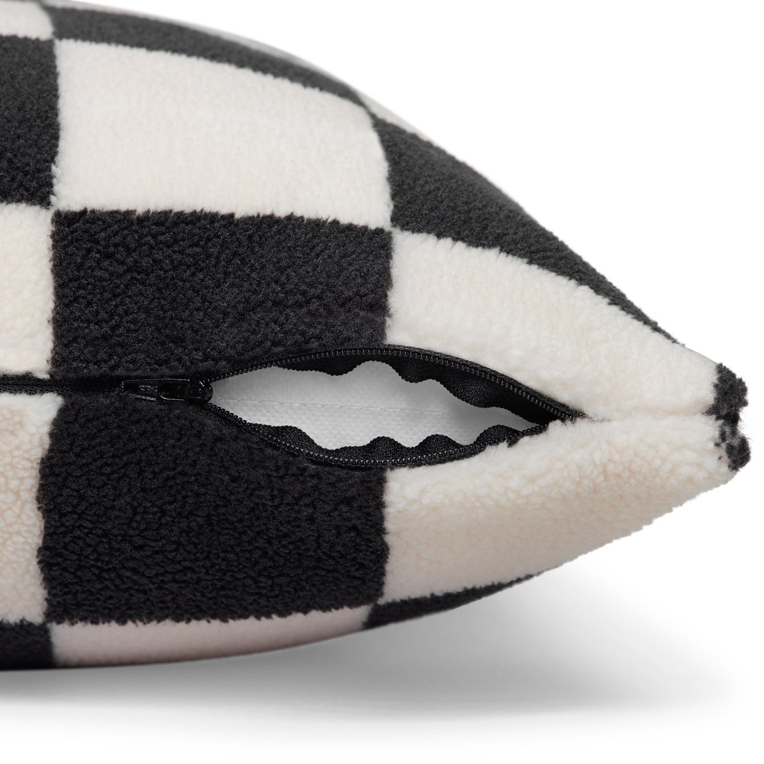 fatboy square pillow teddy chess black ecru detail 96823