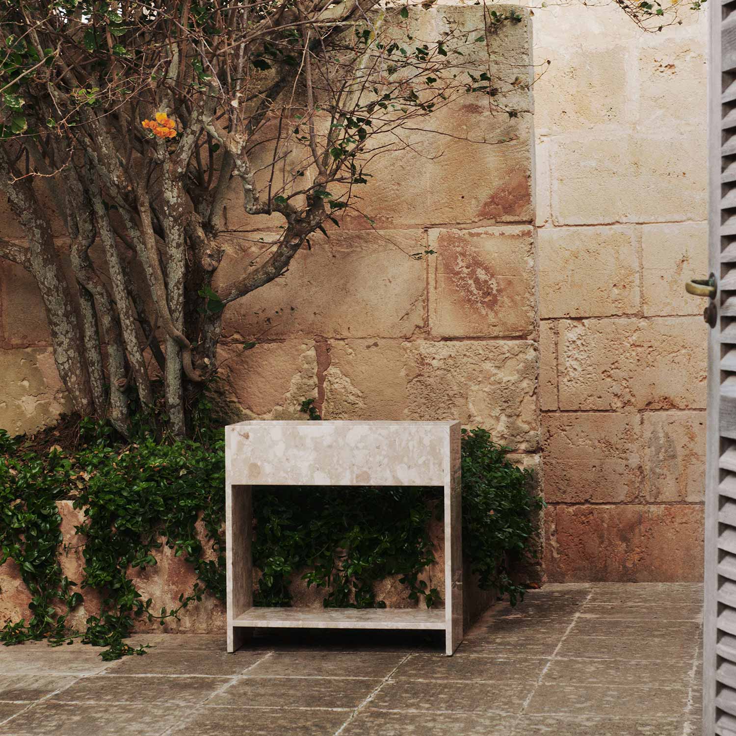 Ferm Living - Plant Box Stein mit Ablage sand