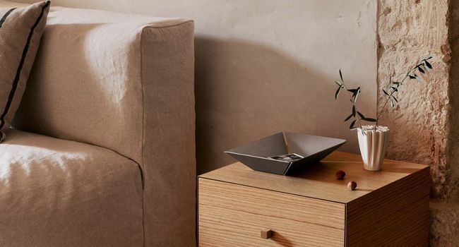 Ferm Living Deko Dedali Vase auf Nachttisch