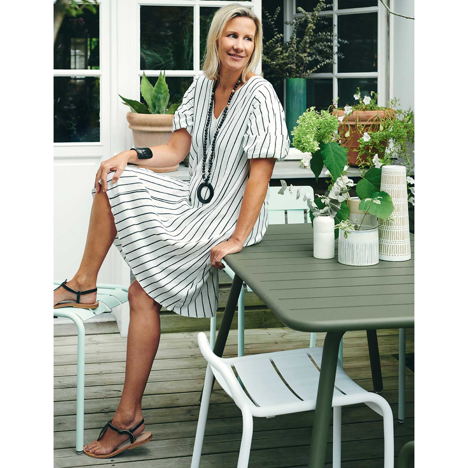 fermob luxembourg tisch 143cm kaktus mit frau 52858