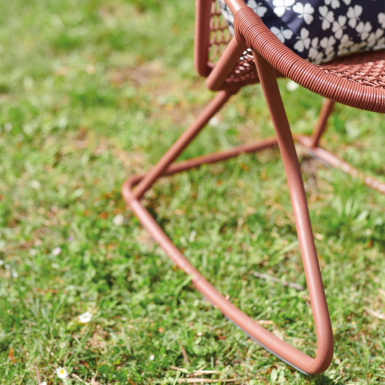 fermob sixties schaukelstuhl ockerrot detail 79824