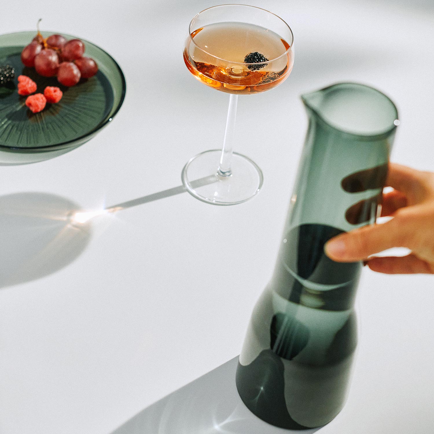 iittala Karaffe dark grey essence 103366